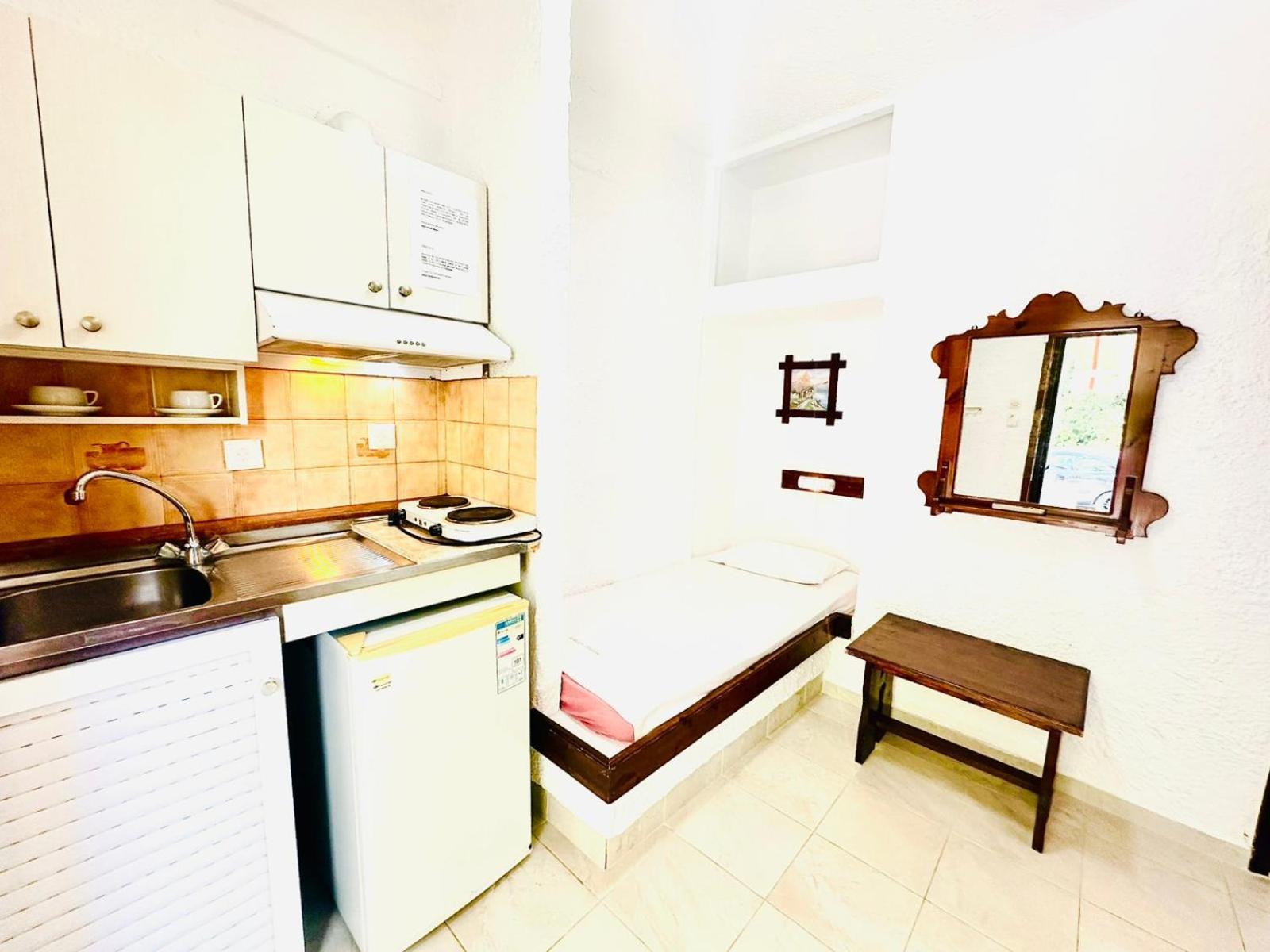 Argo Apartments Néa Potídea Szoba fotó